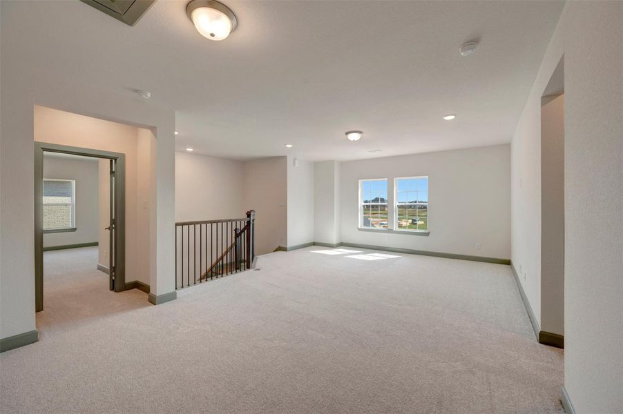 Spacious, unfurnished interior of a new home in Sienna - Parkview Collection, Missouri City (Image 19).