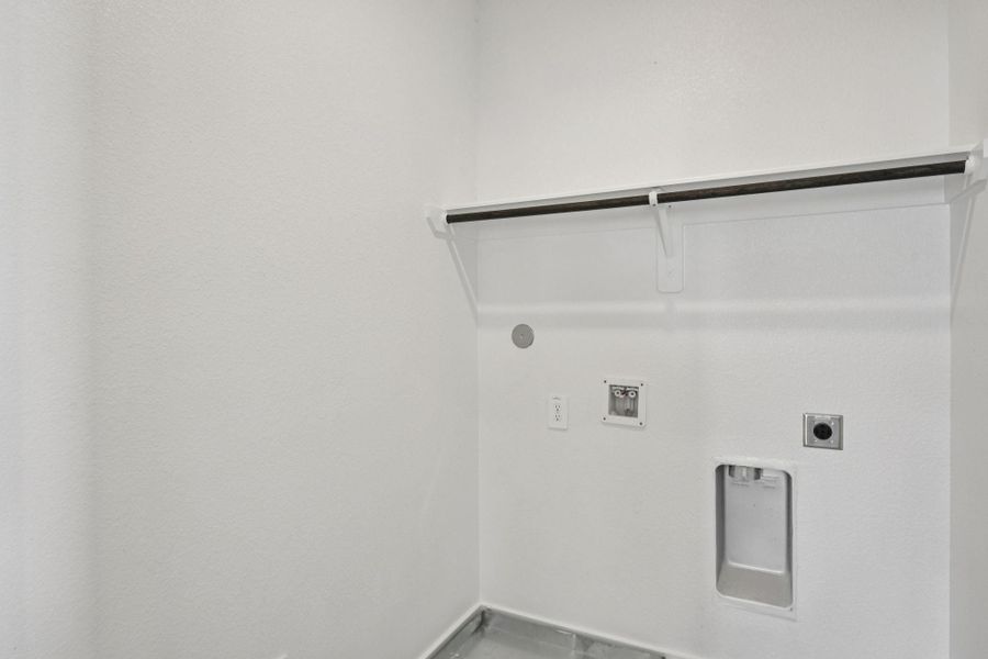 Spacious, unfurnished interior of a new home in Kemah Crossing - City Series, Kemah (Image 33).