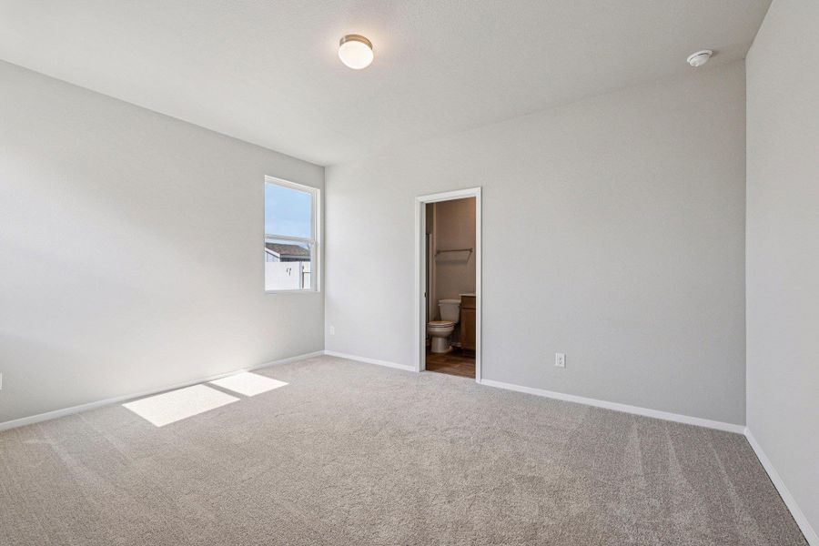 Spacious, unfurnished interior of a new home in Harvest Ridge, Elgin (Image 14).