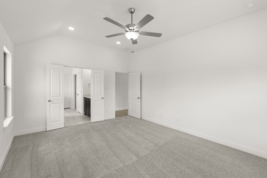 Spacious, unfurnished interior of a new home in Keeneland, Aubrey (Image 25).