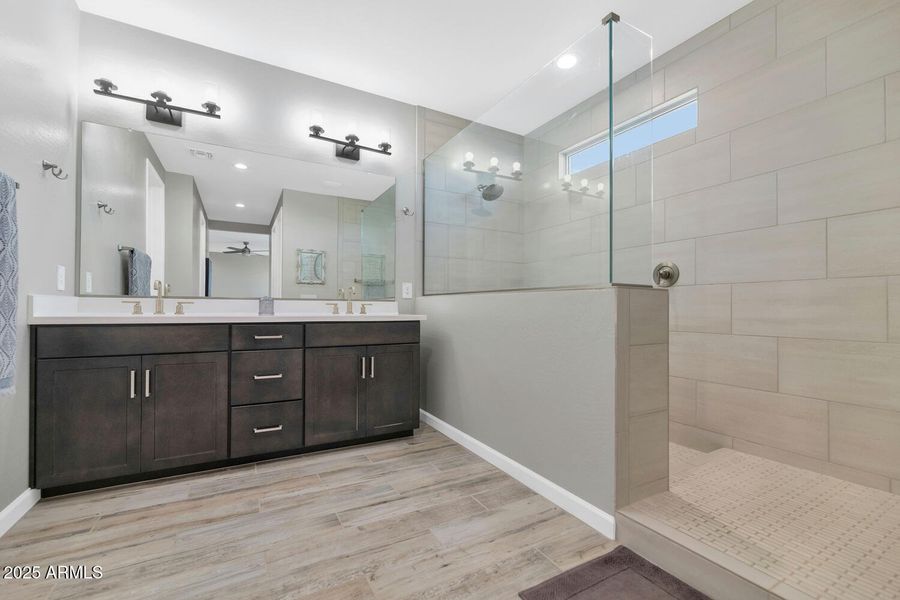 21840 N 61st Wy-large-027-050-21840 N 61