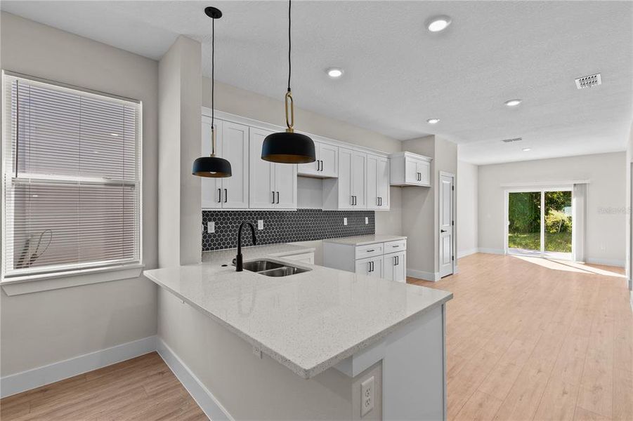 Furnished interior view inside a new home in , Orlando (Image 14).