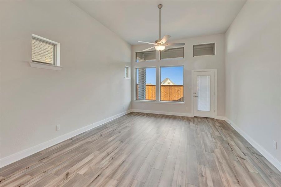 Spacious, unfurnished interior of a new home in Creekshaw – Gardens, Royse City (Image 28). Spacious, unfurnished interior of a new home in Creekshaw – Gardens, Royse City (Image 28).