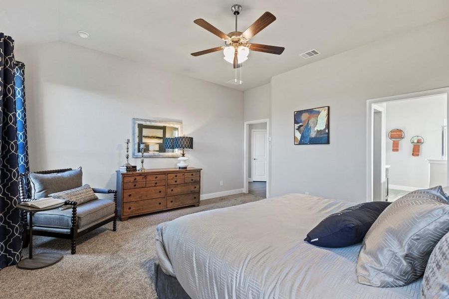 Furnished interior view inside a new home in Lakeview Pointe, Grand Prairie (Image 14).