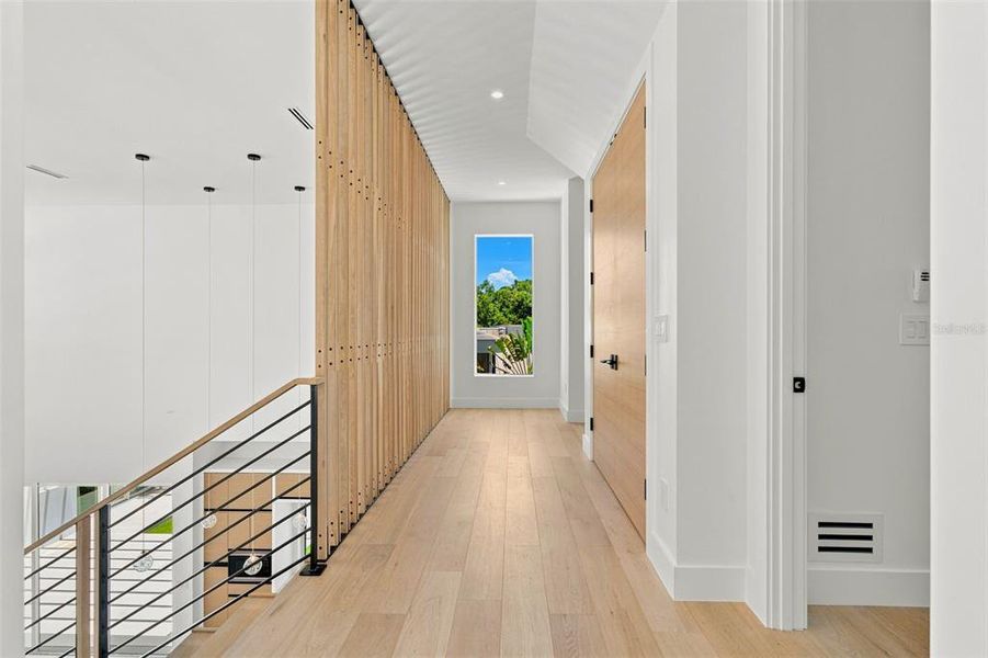 Spacious, unfurnished interior of a new home in , Sarasota (Image 29).