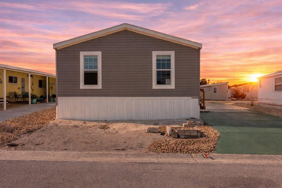 Exterior details and patio area of a home in , Bradenton (Image 16).