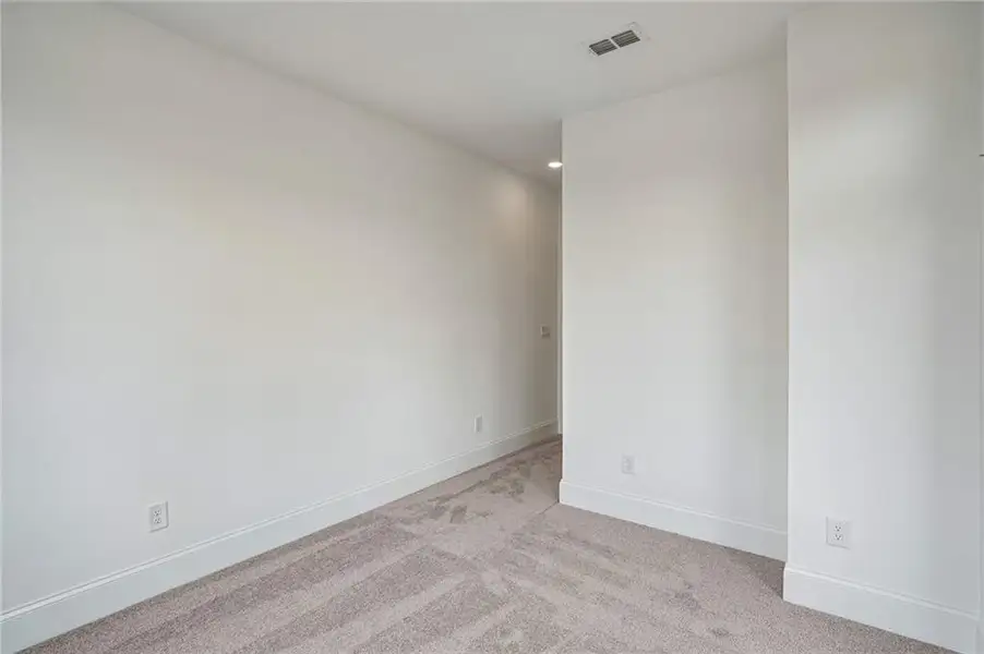 Spacious, unfurnished interior of a new home in Waterhaven, Cumming (Image 14).