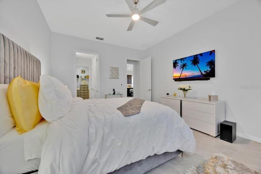 Furnished interior view inside a new home in , Kissimmee (Image 14).