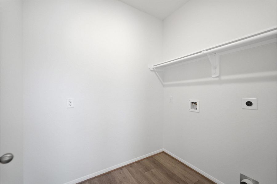 Spacious, unfurnished interior of a new home in Steed Landing, Texas City (Image 20).