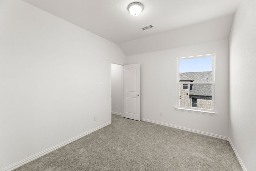 Representative unfurnished interior of a home built from the Kingston by UnionMain Homes in Elevon, Lavon (Image 67).