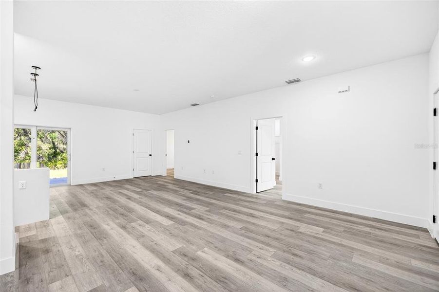 Spacious, unfurnished interior of a new home in , Port Charlotte (Image 19).