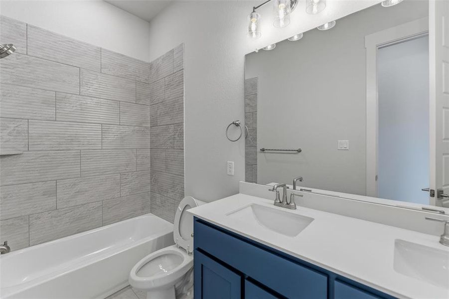 Furnished interior view inside a new home in Eagle Ridge Estates, Weatherford (Image 11).