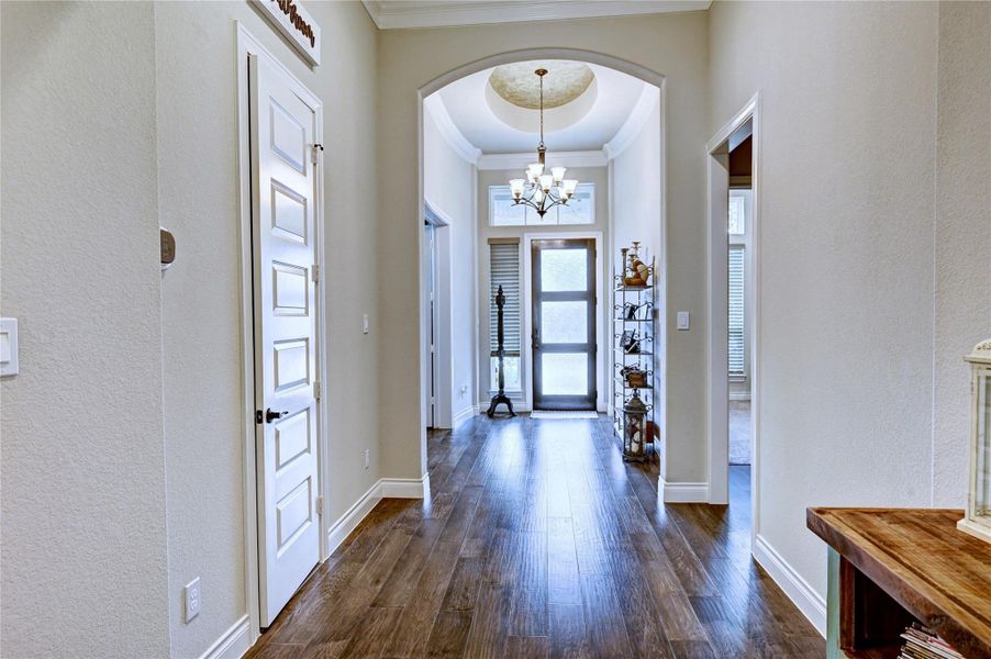 Spacious, unfurnished interior of a new home in Artavia 70′, Conroe (Image 23).