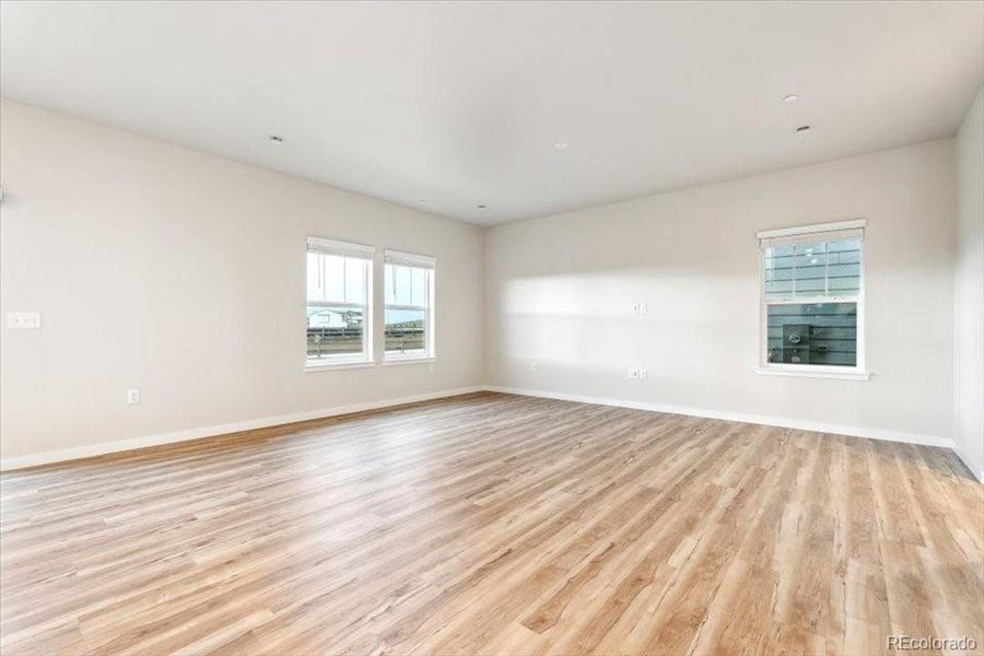 Spacious, unfurnished interior of a new home in Legato, Commerce City (Image 18).