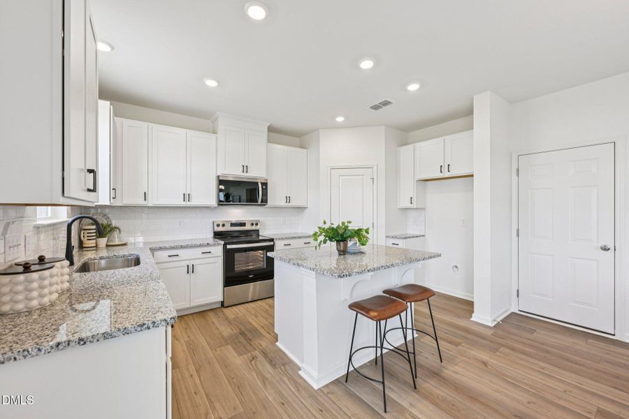 15-web-or-mls-Caspian Ct-S0104-015