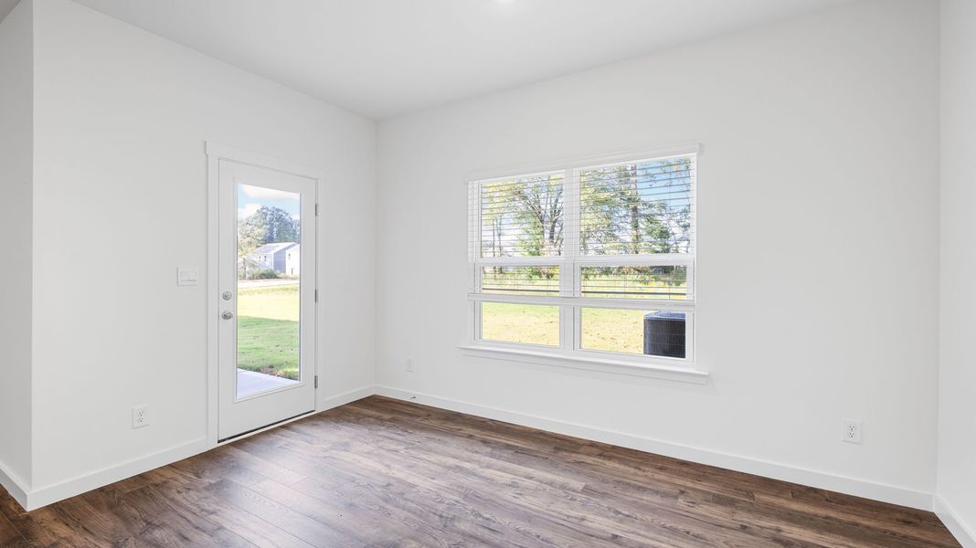 Spacious, unfurnished interior of a new home in The Cove at Thrasher Landing, Hixson (Image 14).