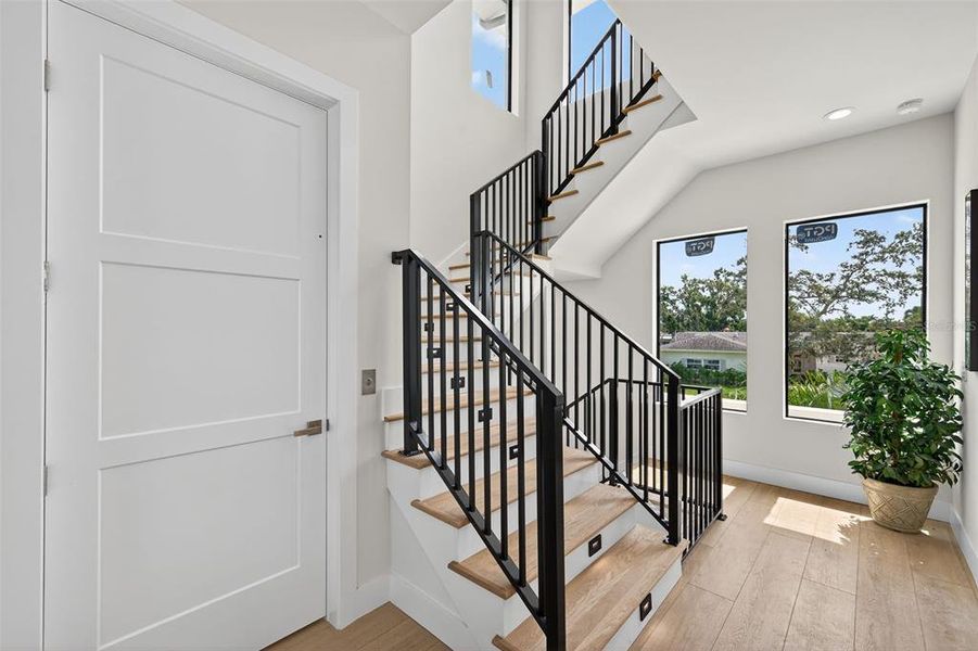 Spacious, unfurnished interior of a new home in , St. Petersburg (Image 18).