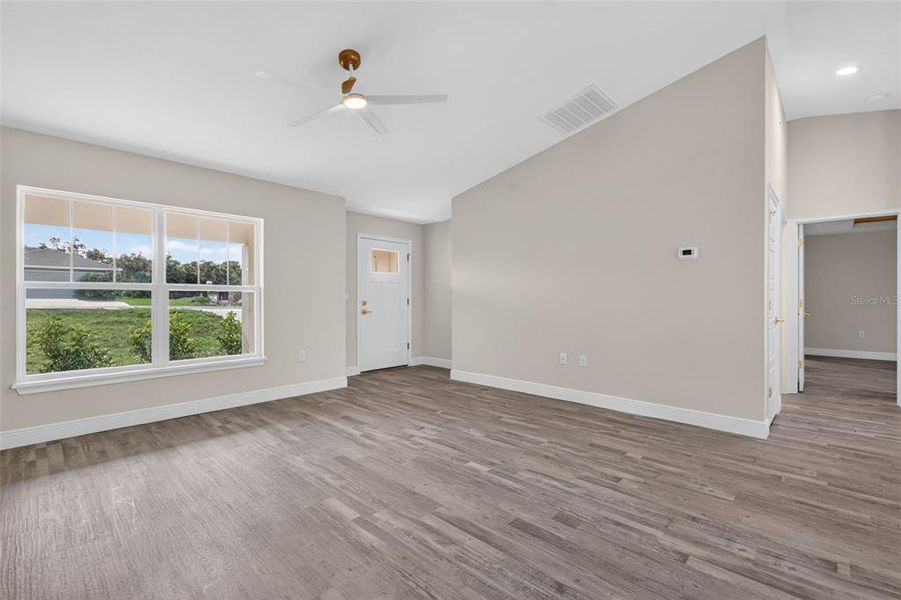 Spacious, unfurnished interior of a new home in , Ocala (Image 25).