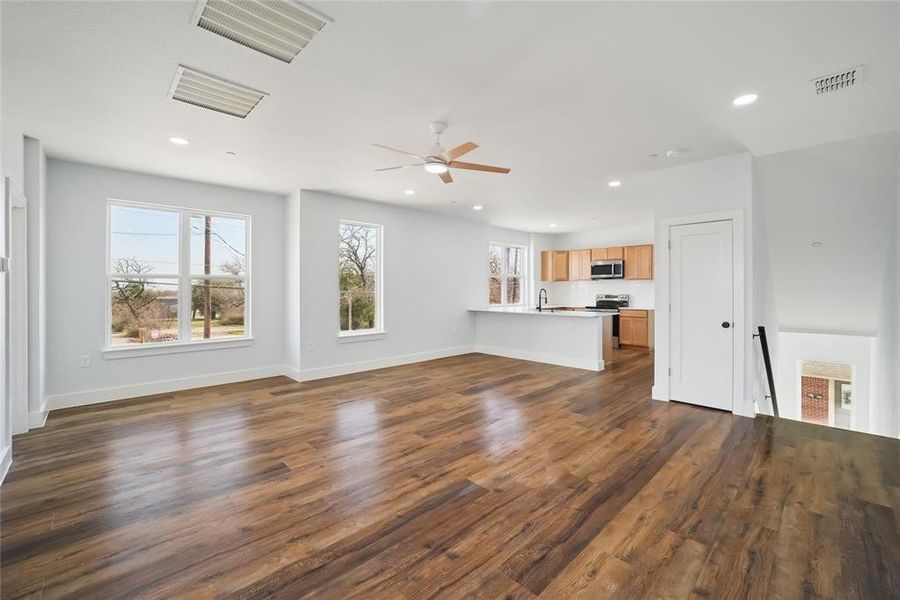 Spacious, unfurnished interior of a new home in , Denton (Image 14).