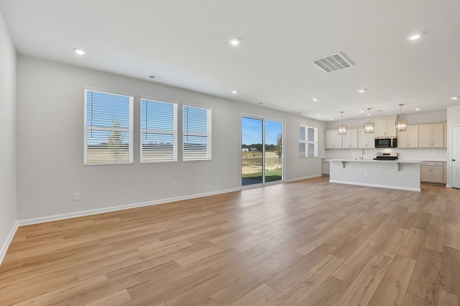Spacious, unfurnished interior of a new home in Waxhaw Landing, Monroe (Image 14).