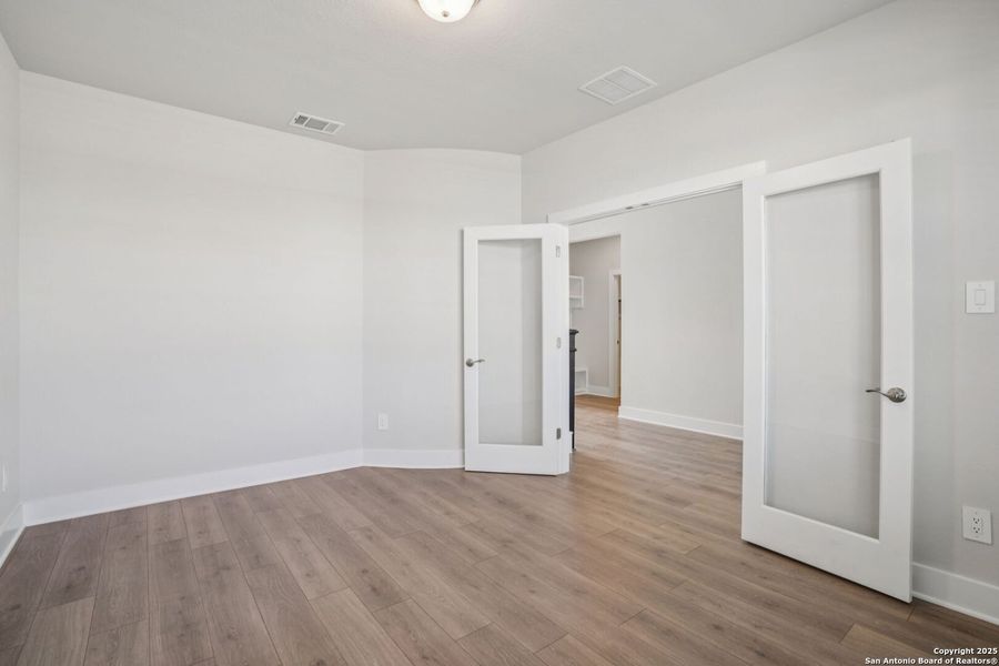 Spacious, unfurnished interior of a new home in Carmel Ranch, Schertz (Image 36).