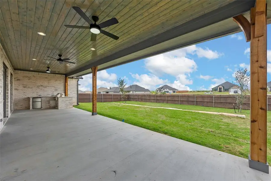 Exterior details and patio area of a home in , Hewitt (Image 3).