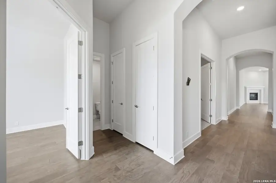 Spacious, unfurnished interior of a new home in Weston Oaks, San Antonio (Image 15). Spacious, unfurnished interior of a new home in Weston Oaks, San Antonio (Image 15).