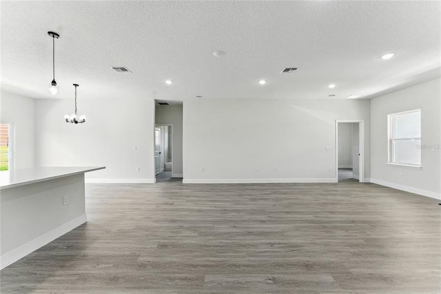 Spacious, unfurnished interior of a new home in , Ocala (Image 21).