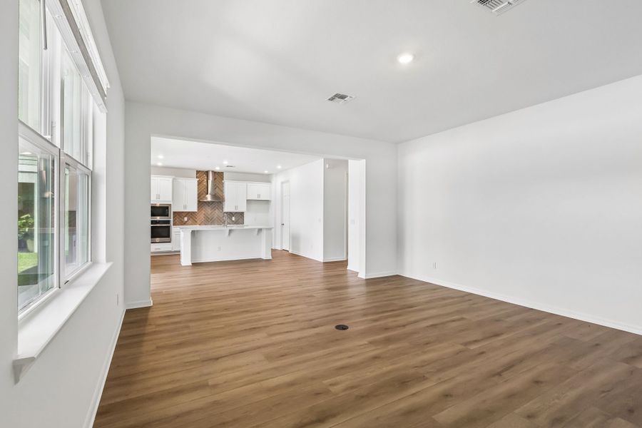 Spacious, unfurnished interior of a new home in Harrell Oaks, Orlando (Image 6). Spacious, unfurnished interior of a new home in Harrell Oaks, Orlando (Image 6).