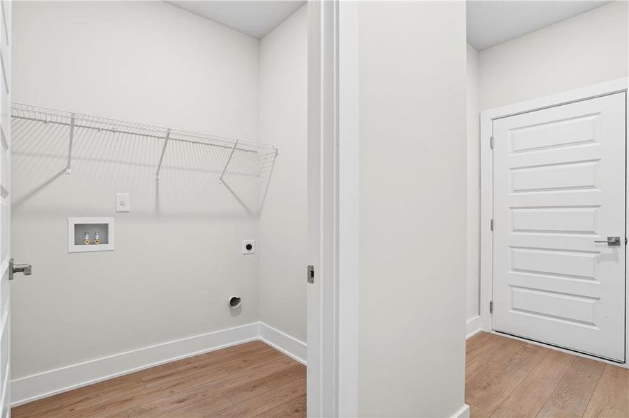 Spacious, unfurnished interior of a new home in The Fairways at Mirror Lake, Villa Rica (Image 30).