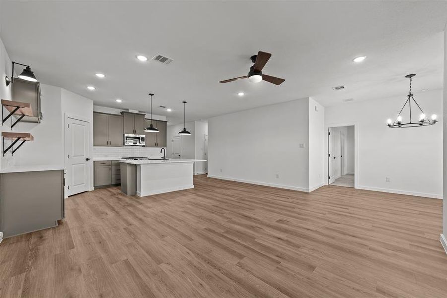 Spacious, unfurnished interior of a new home in Caldwell Lakes, Dallas (Image 14). Spacious, unfurnished interior of a new home in Caldwell Lakes, Dallas (Image 14).