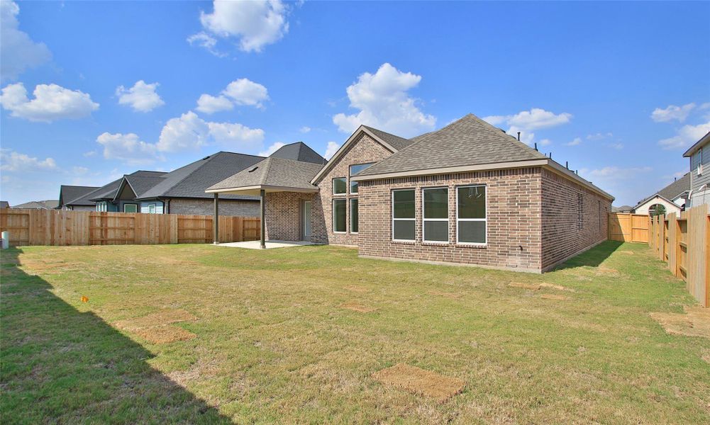 Exterior details and patio area of a home in Brookewater, Rosenberg (Image 19).