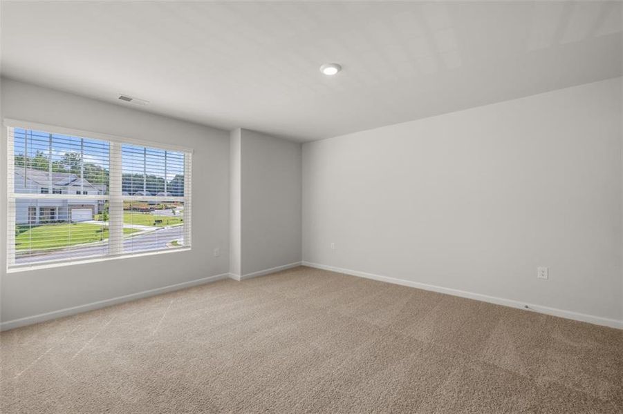 Spacious, unfurnished interior of a new home in Oakleigh Glen, Dallas (Image 33).