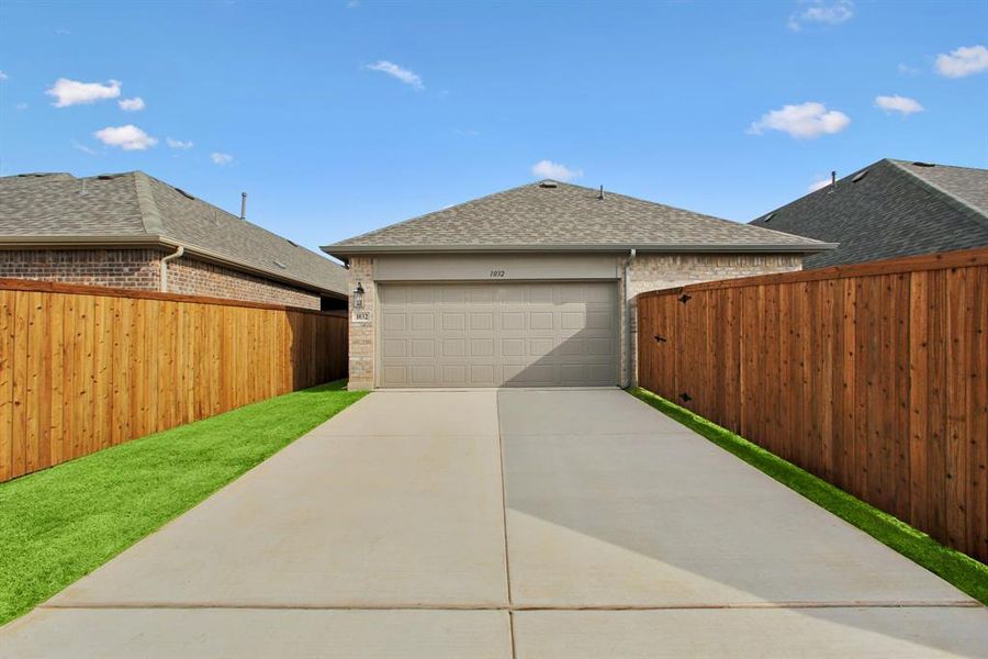 Exterior details and patio area of a home in Tarrytown, Crowley (Image 18).