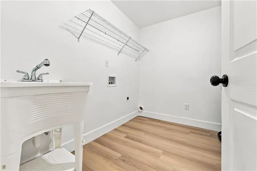 Spacious, unfurnished interior of a new home in , Marietta (Image 26).