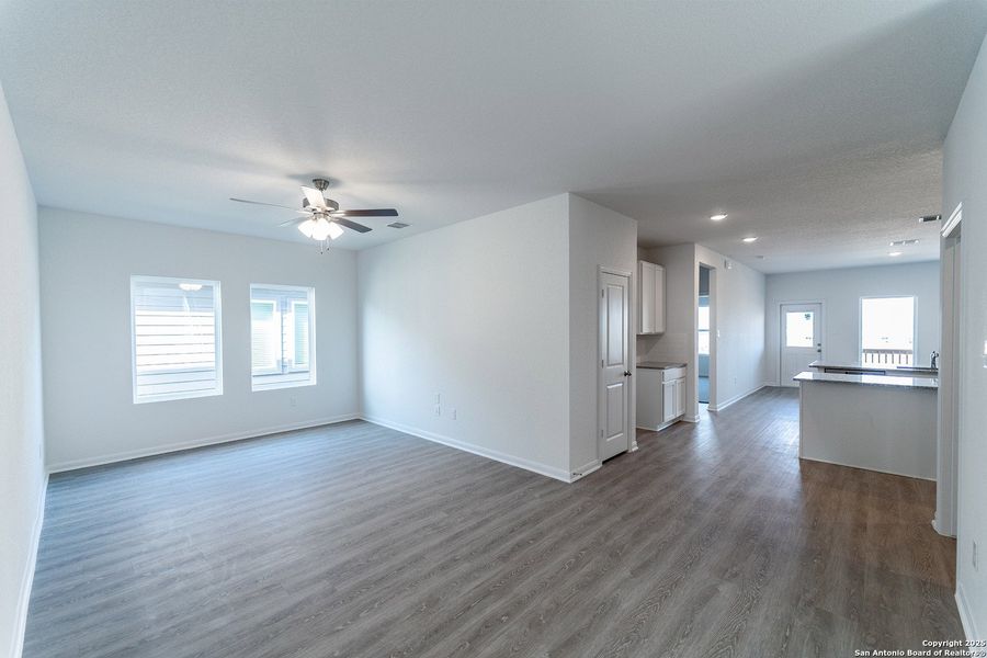 Spacious, unfurnished interior of a new home in Katzer Ranch, Converse (Image 11).