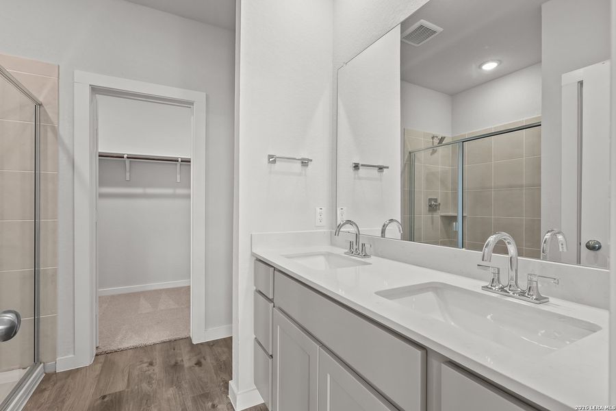 Furnished interior view inside a new home in Senna, Leon Valley (Image 6).