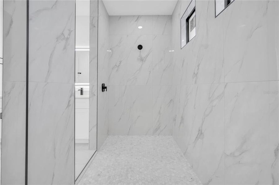 Spacious, unfurnished interior of a new home in , Punta Gorda (Image 6).