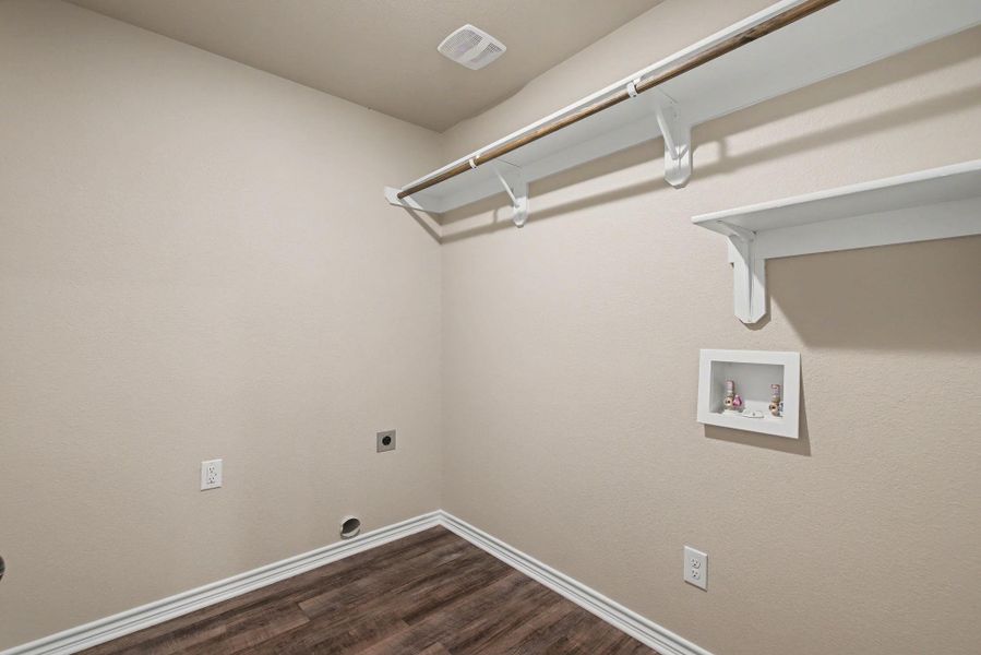 Spacious, unfurnished interior of a new home in , Burnet (Image 21).