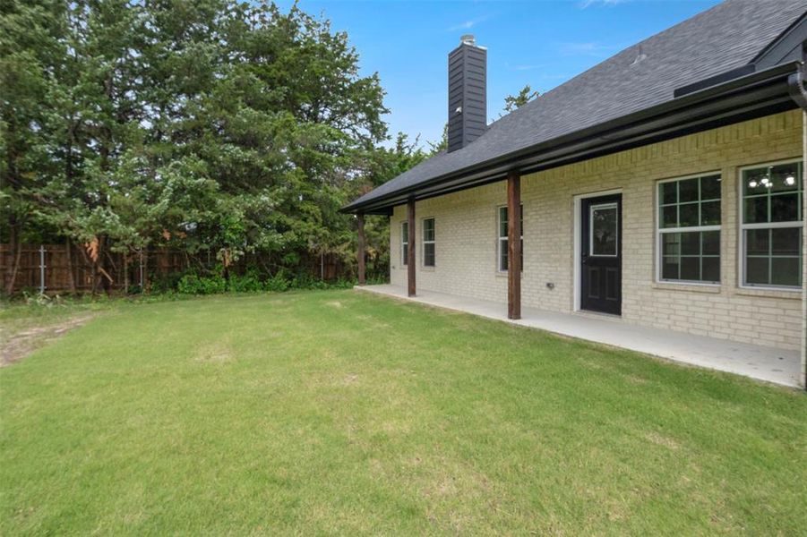 Exterior details and patio area of a home in , Ector (Image 18).
