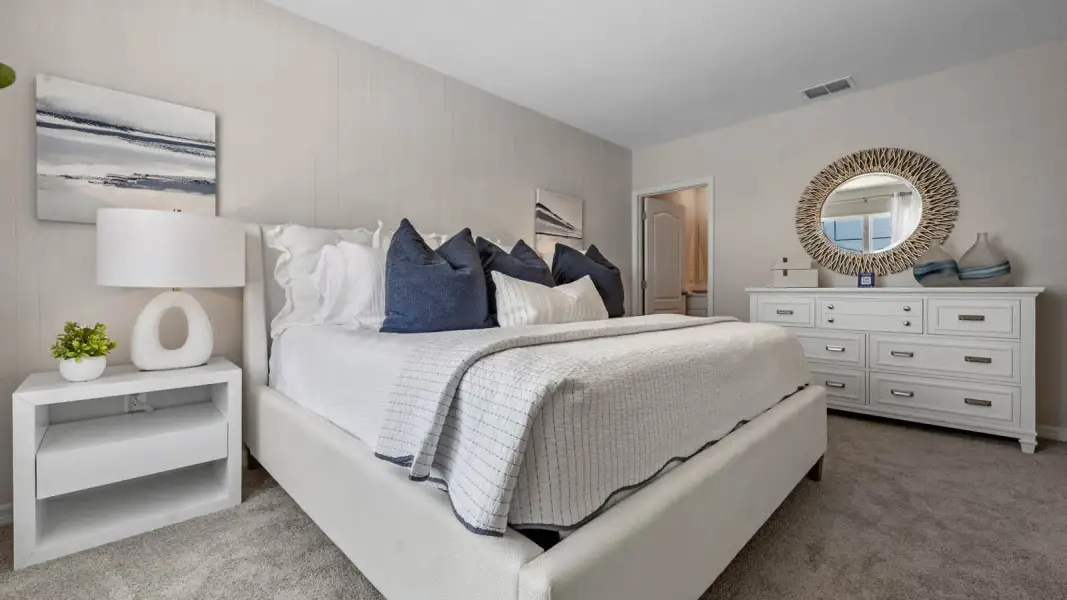 Representative furnished interior of a home built from the Pearson by D.R. Horton in Hawthorne Ranch Townhomes, Lakeland (Image 29).