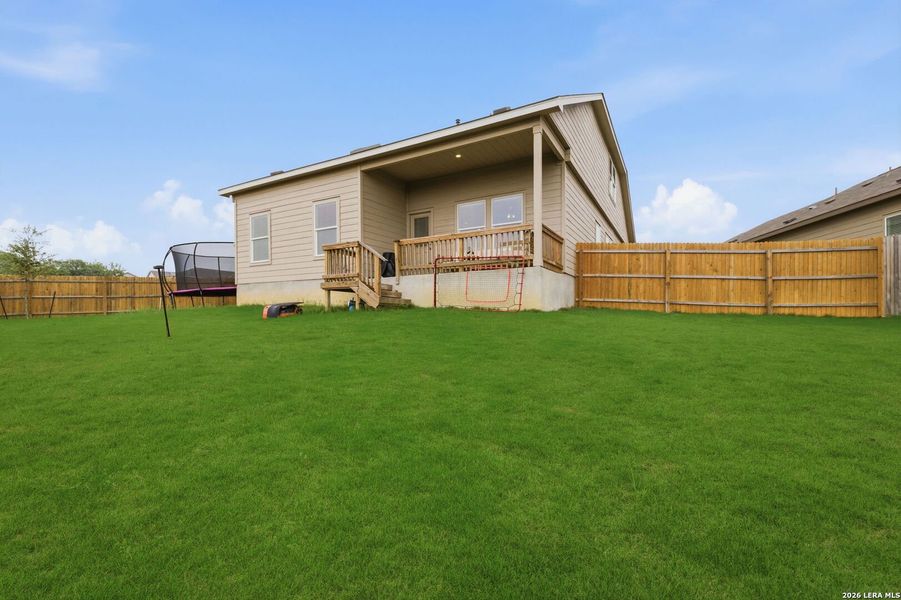 Exterior details and patio area of a home in , Converse (Image 25).