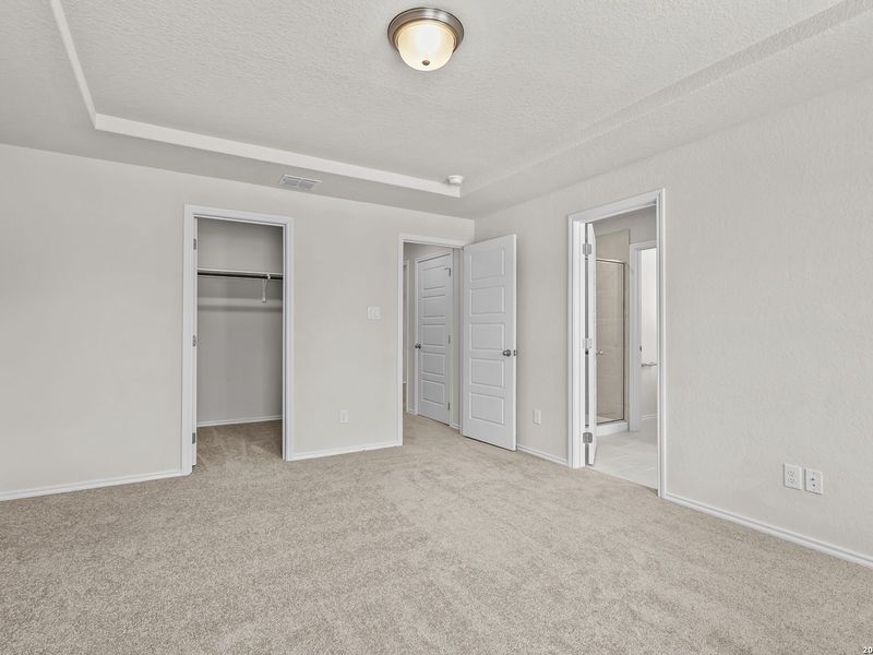 Spacious, unfurnished interior of a new home in Meadows at Oak Creek, San Antonio (Image 25).