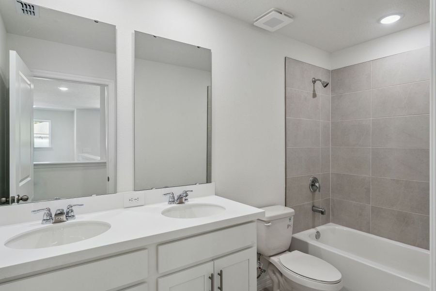 Furnished interior view inside a new home in Estes Reserve, Eustis (Image 19).