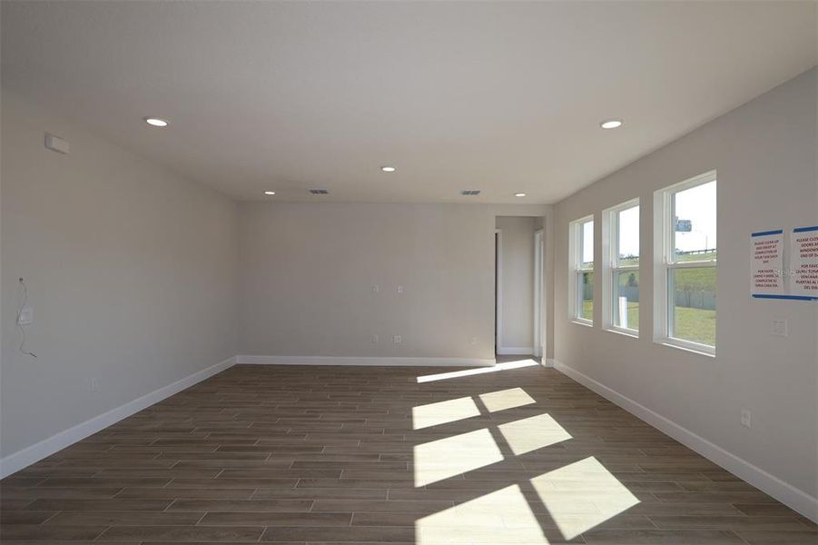 Spacious, unfurnished interior of a new home in Emerson Pointe, Apopka (Image 25).