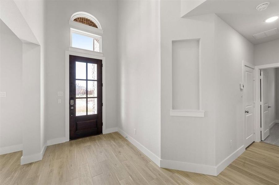 Spacious, unfurnished interior of a new home in Oaks of North Grove, Waxahachie (Image 32).