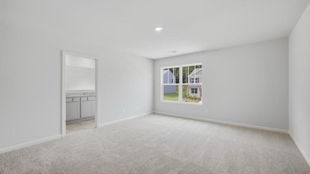 Spacious, unfurnished interior of a new home in Oaks at Cedar Grove, Fairburn (Image 25).