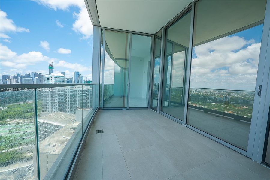 Exterior details and patio area of a home in , Miami (Image 13).