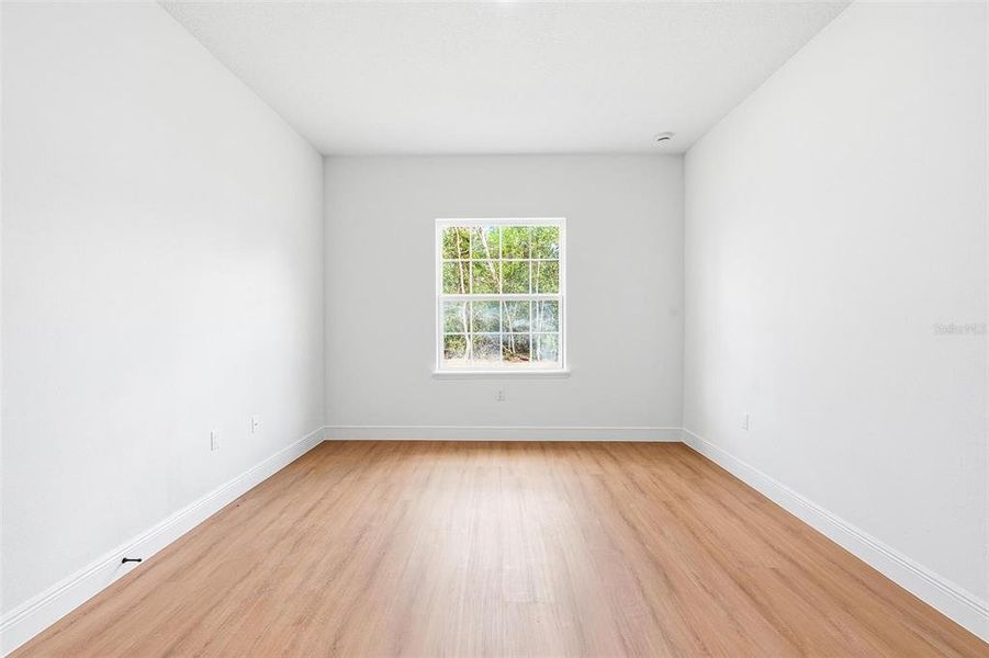 Spacious, unfurnished interior of a new home in , Ocala (Image 12).