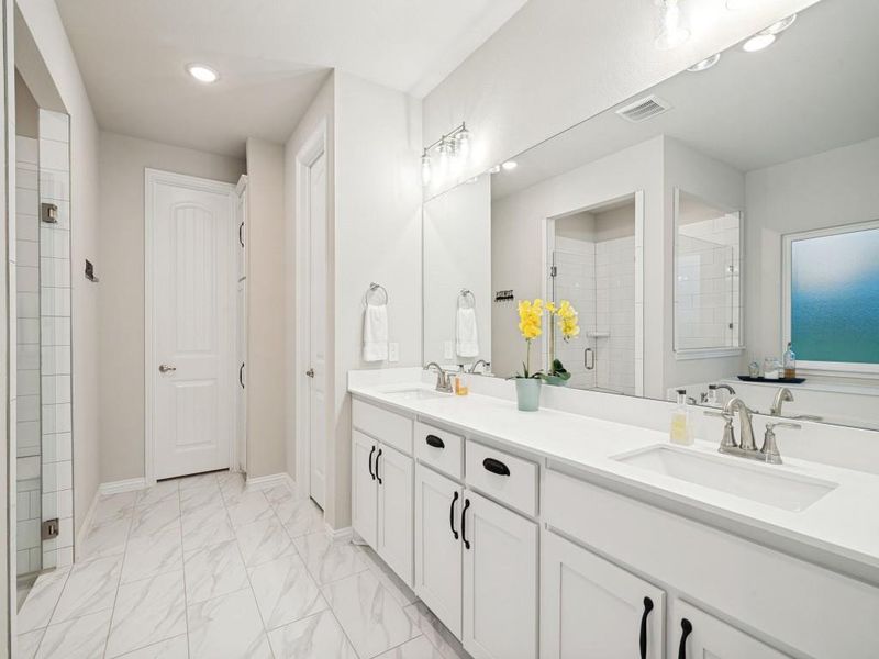 Furnished interior view inside a new home in Vista Oaks Estates, Royse City (Image 17).
